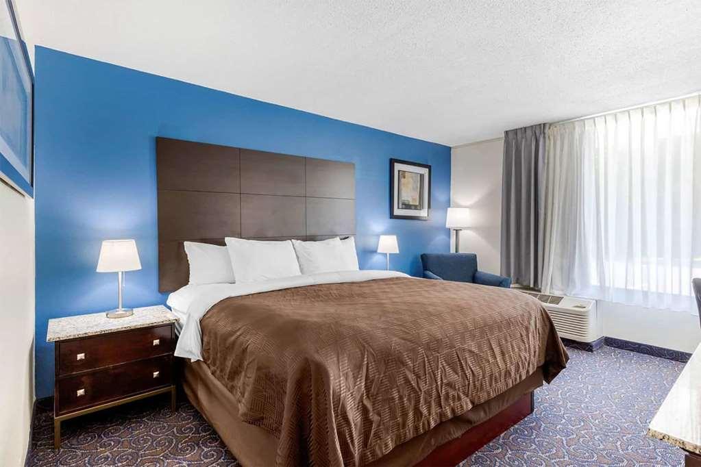Days Inn And Suites By Wyndham Oxford Room photo